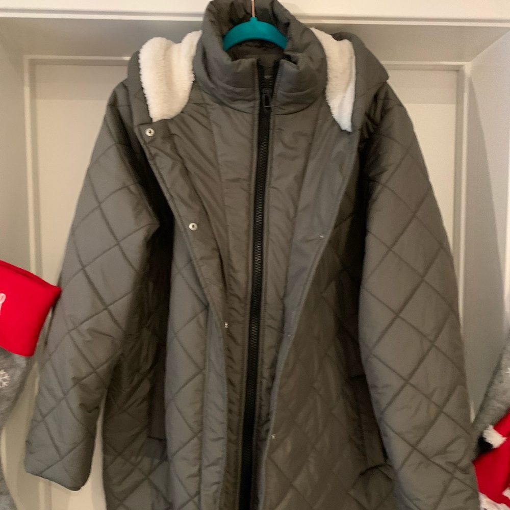 Maurice's brand light green puffer coat with fleece lined hood.